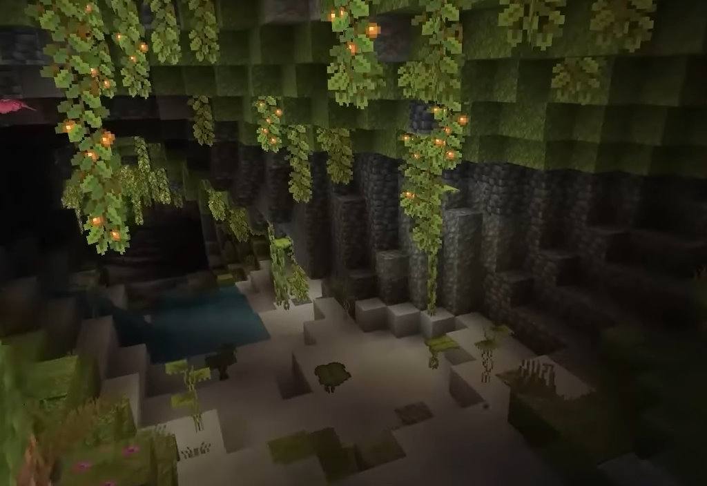 Jeskyně s vegetací a jezírkem ve hře Minecraft
