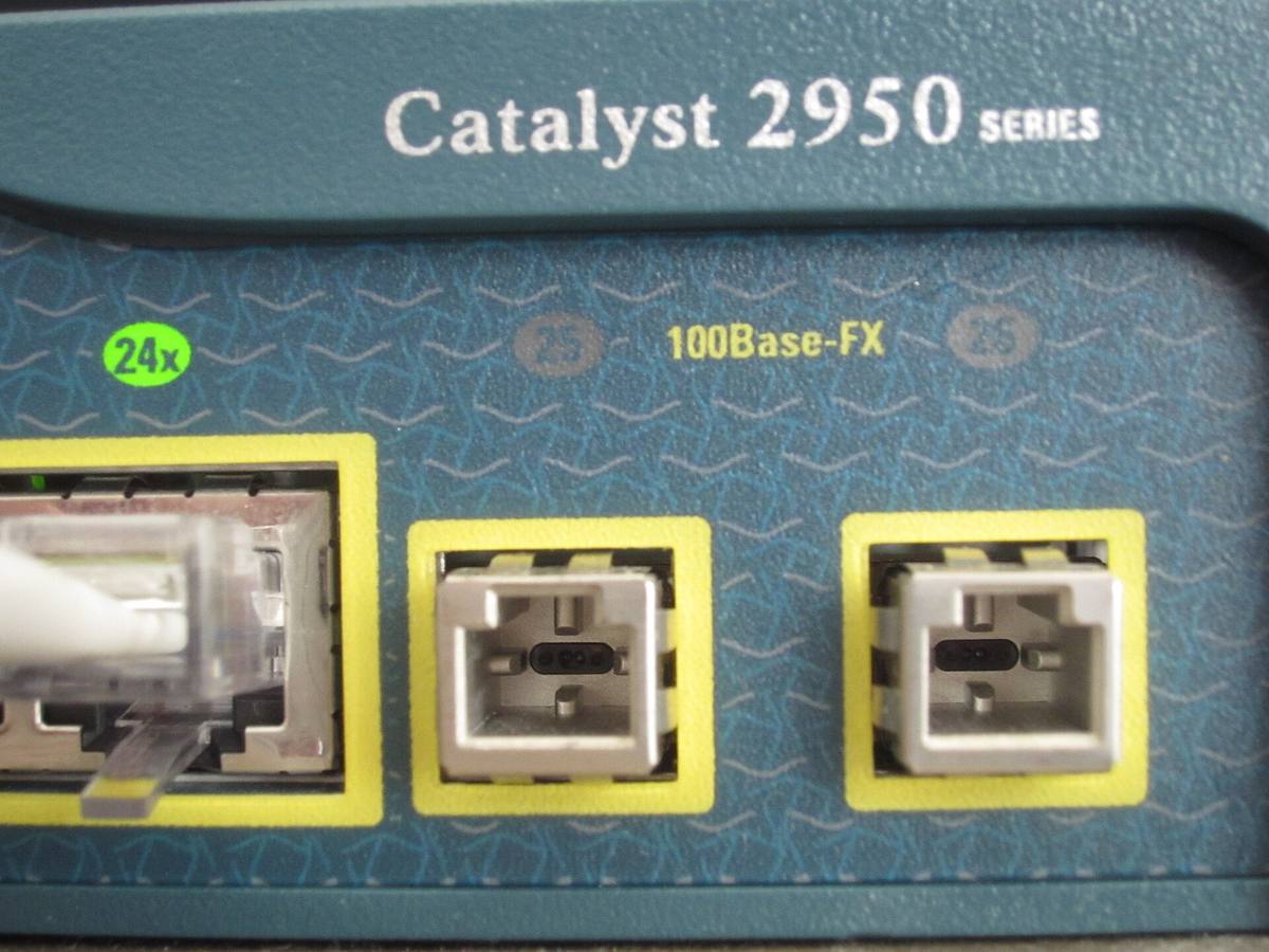 Optické porty síťového přepínače Cisco Catalyst 2950