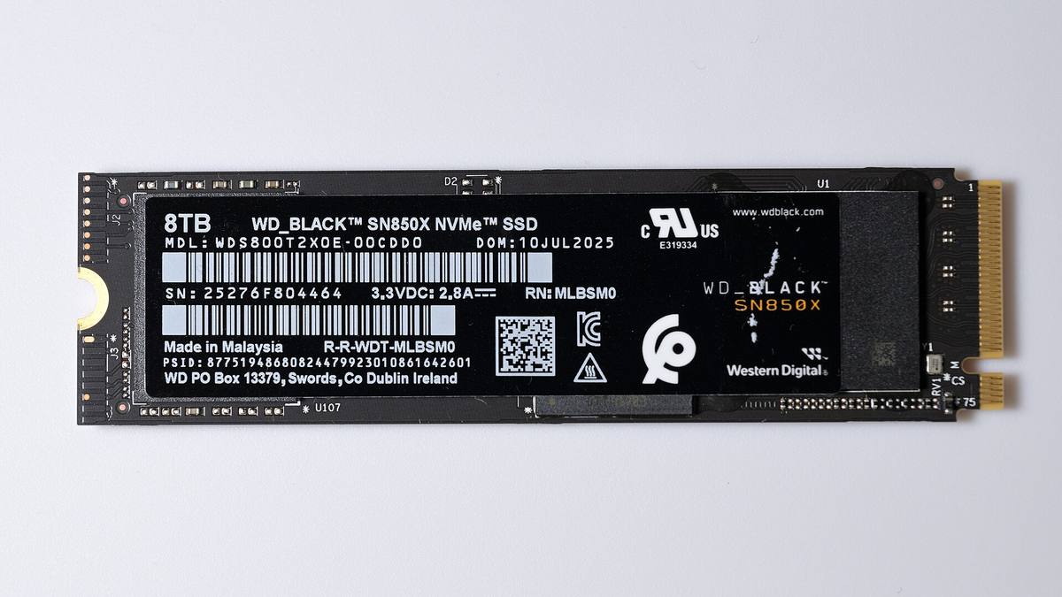 Disk NVMe ve formátu M.2 s nálepkou Western Digital